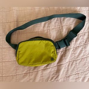 Lululemon Everywhere Belt Bag